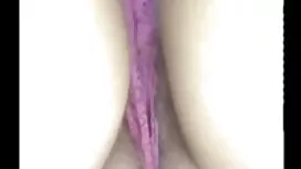 Blonde Mutter mit Bella ruft ihren schwarzen Freund an und bat ihn, einen Freund mitzubringen, damit er ihm einen von zwei Bäumen geben kann. Das Kabel kann einen solchen Vorschlag nicht ablehnen und sofort zu dieser Ziege laufen. Als sie ankamen, wird das Kind sofort auf die Knie zwischen den beiden Entwicklungszentren gelegt, die abwechselnd so tief wie möglich in den Hals geschluckt haben, anstatt nach innen. Nachdem er das mündliche Verlangen vollendet hatte, streckte die heisse reife weiber Schönheit seine Beine zur Seite und erlaubte dem Mann, die Schreie der Enge des Schlitzes zu erleben.