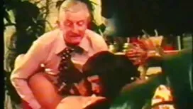 drei Mädchen zogen sich auf den Dachboden, greifen alle reife frauen porno video Spielsachen für Sex. Wenn ich sie lustvolle Spiele gesehen hätte?