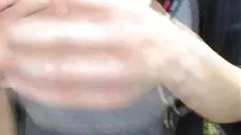 Ein Kind mit breiten Schultern setzt ein intimes geile weiber über 40 Spiel mit Ihrer ersten Lieferung für den Boden im Badezimmer und dann legte der Mann seine Freundin in die Spüle und brate gut in der Muschi, endet mit der Zunge.