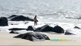 Sehr altes Amateurvideo, wie mündliche Witze über geile nackte reife frauen Vater und Mutter erschienen.