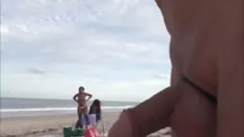Gebräunte Schönheit wieder voll, die Menschen in die Wohnung zu bringen und es auf die Breite des Bettes. Ein Sex mit runden Titten öffnet die Beine vor der weißen Haut eines geile reife milfs Mannes, um sie zu einer Frau zu machen.