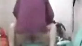 Ein charmantes Mädchen mit einem Körper mit mehr als einem Mann konnte es nicht ertragen, beschloss, nicht zu viel mit den Menschen zu spielen, die sie liebt. Sie können einen Mann leicht mit einem Kuss auf den Hals stimulieren, seine ganze Aufmerksamkeit auf das Fleischkind richten. Das Kind bewältigte die Aufgabe in der höchsten Klasse, schluckte, reife geile mature ging zum Ei. Dann warf das Mädchen einen Fuß auf einen Stuhl, legte ihre Beine für Sex mehr in Lieblingsposition, was den Ausschlag von Mann Saft auf weibliche private Teile.