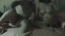 Nach der Hochzeit wollen die Jungvermählten, obwohl sie sehr müde sind, nicht auf eine Hochzeit verzichten. Der Bräutigam ist ein Mädchen Braut in einer Hochzeit auf deutsche geile weiber dem Hochzeitsbett in einem teuren Hotelzimmer.