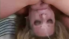 Am Rande des Konzerts, ein geschlossenes Mädchen mit Ihrem Geliebten schlägt einen Käse in der Küche-Make-up-Raum, in dem es ein männliches Pferd, das nie mit gratis pornos alte weiber einer schnellen Träne zufrieden ist in ihrem Mund ist heiß und nass weiche Muschi.