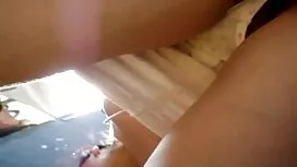 Während ihr Vater sich auf das Essen vorbereitete, gab die Tochter des Käses, die sich unter dem Tisch geile reife titten versteckte, einem Freund ihres Vaters einen Blowjob. Das Mädchen stahl die Hose eines Mannes und fing an zu saugen. Ein Mann, der behauptet, nichts sei passiert, als ich mich umdrehte und ihn ansah. Dann gingen alle Leute auf den Hof, um sich zu sonnen, während sie auf der Außenbank lagen. Sein Vater schlief, und zu dieser Zeit klettern die schönen Leute auf Papas Freunde, sitzen mit ihrer Vagina auf seinem Penis und rennen durch sie. Bauern, die tatsächlich Schönheit und Schönheit gaben, aber der Vater ist nicht im Zweifel und weiterhin Spaß in der Sonne haben.