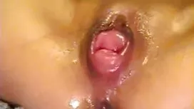 Uh, weiblich, schwarz, und lang, blond, und masturbiert nackte alte hausfrauen auf dem Bett. Ihre Küsse sind heiß und scharf und machen das Mädchen noch mehr.