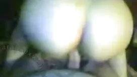 Ein langes Haar Mädchen in einem Taxi, wo ihr ehemaliger entpuppte sich als Fahrer. 