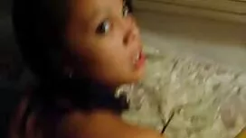 Nachdem sie den Ball ein wenig in den Korb gedrückt haben, zwei dünne Mädchen, die sich den Annäherungen an den Dschungel und mit einer Leidenschaft für Sex widmen, die angenehme Frische der geile ältere weiber Grünfläche.