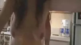 Babe, dünn, im Freien, in einem historischen Gebäude. Dann setzte sie sich in die Natur, reife nackte geile frauen in der Nähe eines Lagerfeuers.