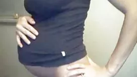 Eine Blondine mit einer sehr schlanken Figur, die vor einem geschlossenen Raum auf das Bett springt und bereit ist, Sex zu haben. Die schönen Antworten auf alle Fragen des nächsten Mannes und bittet ihn dann, sich ihm im Bett anzuschließen. Lovelace ist glücklich, seine Bestrebungen nach einem Schwanz in seinem Mund zu erfüllen, begann einen scharfe reife damen einfachen Weg zu saugen. Nach Abschluss der Arbeit mit dem Mund streckte das Kind seinen Fuß zu ihm aus, mit Freude, das Eindringen des Penis in die rasierte Leistengegend zu spüren. Toller Sex dauerte lange und als die Mädchen die Höhen der Ekstase erlebten, schoss er auf ihr schönes Gesicht.