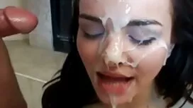 Schnappen Sie sich eine Decke und spielen auf dem Rasen. Sie schlief video sex mit reifer frau mit ihrem Freund und hat auf ihn zu werfen.