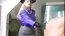 Die Blondine kehrte gerade nach der Arbeit nach Hause zurück, und bald begann die Schönheit, die Bauern zu stören, die versuchen, Sex mit seiner Freundin zu gratis pornos von reifen frauen haben. Auf ihren Knien fing sie an, sie zu machen, der junge Mann mit seinen Lippen, die Person, die vor dem Mädchen steht, und kann nicht mit viel Freude und Spaß umgehen. Das Summen der Leute nur von der Treppe, der Mann, der lockiges Haar, blond, Krebs auf das Mädchen mit seinem Penis gut legte, begann die Schönheit am längsten im Nassen zu ficken.