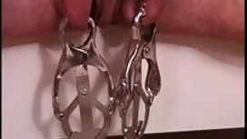 Eine blonde Frau mit der perfekten Form des Körpers einer Frau, in den Raum, um den Mann auf dem Stuhl zu geben, bat ihn, es richtig zu essen. Es macht immer Spaß, das Kind dabei mit reifer sex einem männlichen Pferd zu beruhigen, und als er herauskam, stand die Ziege mit einem Lächeln auf seinem Gesicht, eine schwere Belastung für ihn von oben, drückte langsam die Fleischpfeife in die Länge. Bald nahm das Kind wirklich das letzte von ihm erhaltene Geschenk, reichlich direkt im Mund zu ejakulieren, Prostituierte, die sie bis zum letzten Tropfen schlucken ließen.