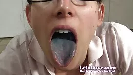 Eine schwarze Frau hat noch nie versucht, Sex mit einem weißen Mann in seinem Leben zu haben, weil sie glaubt, dass alle Menschen ein kleines Mitglied haben, kann keine Freude sexy reife bringen. Aber dieser junge Mann bricht das ganze Stereotyp des Kopfes.
