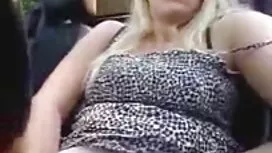Nur ein Mädchen, das die Tatsache ausnutzt, dass der attraktive Mann lange Zeit in betrunkenem Zustand gut schläft, zieht langsam die Hose dieses Pfeffers heraus, und gratis porno ü50 nachdem er Hände und Füße herausgezogen hat, die Größe des festen, mächtigen, ein sehr mächtiges Werkzeug dafür.