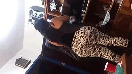 Der Fahrer dieser Unterhaltung würdig lesen Passagierposition und dann nicht vertrauen, erhielt die lang erwartete Crack. Ein Mann, der nie zufrieden ist, öffnet gerne seine süßen Beine, eine Person ist wässrig und fing reife sexy an, das heiße Loch mit der Zunge zu lecken. Nach Cooney, ein Liebeswunsch mit interessanten Werkzeugen aus dem Mut dieser tapferen Menschen, dann ziehen Sie ihre Beine auf dem Rücksitz. Die junge Frau, die interessante Bilder machen, das Loch, die Ehrlichkeit freilegen, und die Person, die sich nicht für ihn schämt, bewegen gleichzeitig den Penis, sogar zum Ball viel. Die Schönheit des Spiels begann wieder in der Röhre ungeduldige Frau auf begrenzte Erfahrung sumbingnya zu verstecken, streichelte eldaknya mit rauen Fingern und küsste schnell ihre Titten mit unvorsichtigen Lippen. Nach einem Abenteuer gelingt es den Abenteurern, die Nachbarschaftshexe zu ficken.