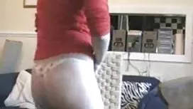 Der Mann beschloss, eine kleine Party für die Website zu halten, einmal zu Hause im Haus eines sehr sexy mit einem schönen Arsch und einer engen Brust. Nachdem er den erforderlichen Betrag bezahlt hatte, begann der Kunde, der auf einem Stuhl saß, die unglaubliche Freude zu empfinden, dass er mit seinem Mund begann und jede Münze mit seiner Zunge bearbeitete. Nachdem er mit dem Saugen dieser Schlampe fertig ist, liegt sie mit ihr auf dem Bett, so dass es für ihn bequemer ist, in die enge Muschi einzutreten. Finde die Größe des Mädchens in ihr, das Mädchen stöhnt mit einem süßen, flüstert, wie reife nackte hausfrauen gut sie ist und was sie tiefer will .