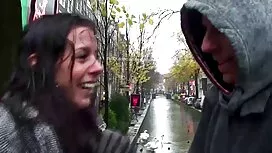 Zwei junge Mädchen saßen auf dem Bett, wo der Narr und starten als Hahn. Als er sich stärkte und auf den Kampf vorbereitete, saß einer von ihnen auf dem Gesicht des Bauern, mit Muschi und der andere wiederum setzte seinen blutenden Penis fort. Dann änderte sie leicht ihre Position, und an einem Punkt ein schönes Mädchen, ein großer Schwanz, gibt es Macht. reife sex Natürlich nahm er nicht die Aufmerksamkeit des jungen Mädchens in sich auf, und als die Gruppe fertig war, legte er Huyaknya in den Arsch und vertrieb die Samen, und mal leckte die Mädchen die ganze Güte mit ihrer Zunge .