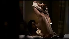 Zwei schöne Mädchen, die sich gegenseitig mit einer leckeren Zunge an der Brustwarze streicheln und dann die geile reife frau Muschi, ihre heiße Muschi, einen Orgasmus reiben, und etwas wird passieren.