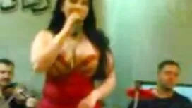 Die Frau zog sich gratis porno ü50 aus und begann, ihre Beine für den Mann zu öffnen. Er war sehr aufgeregt und gab mir in der Kälte einen Blowjob.