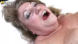 Ein Mädchen mit einer bemerkenswerten Figur begann Strümpfe an den Beinen zu tragen, sie zeigte sich in jeder Bewegung des Geschlechts so großartig und sexy. Plötzlich ist diese Schönheit sehr glücklich, und das wird von ihren Freunden bemerkt, die sie nicht auf den kommenden Spaß warten scharfe reife damen lassen. Dort werfen Sie alle ihre Kleider weg, sie wurde wieder davon überzeugt, wie viel Glück sie hatte und fing dann an zu lecken, nass, wissend, dass sie so schnell mit dem Ende war. Das Mädchen hatte wirklich einen Orgasmus, wegen eines Blowjob. Nach dem Ende der Freude begann das Paar eine Beziehung, Sex ist sehr heiß, von wo aus der Mann mit dem Bauch endet .