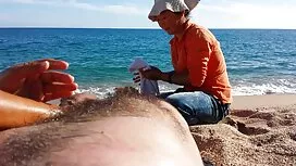 Die schöne junge Frau zu beginnen, eine komfortable auf den Körper zu massieren, und in der Tat hatte alle ihre Kleider entfernt und beginnen, die Berührung eines Mannes zu genießen. Der Mann benetzt seinen Körper mit einem Lieblingsschmiermittel und Flüssigkeit mit einer starken Hand, die Ihren ganzen Körper beruhigt. Allmählich hat der Mensch das elastische Gesäß geile reife weiber des Mädchens vergrößert und hat begonnen, allmählich die Weichheit des Mädchens zu massieren. Das Mädchen begann deshalb sehr glücklich zu sein und stöhnte sehr laut, tatsächlich mag sie, was der Typ mit der Vagina hat, und das Kind kann nicht aufhören und den Leuten einen guten Job geben.