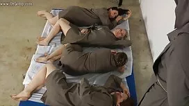Und auch suka Sex und zusammen mit ihrer hübschen Freundin oft anfangen zu üben Sex vor den Männern begann ein wenig mehr zu reagieren und fing an, seine Freundin Gesicht tasten. Während der Zeit war sie daran gewöhnt, so dass ihr Freund an die Front kam, dann ist die Schönheit bat ihre Freundin, Freunde zu seinem Haus einzuladen, so dass er und seine Freunde scopassero, dass Mädchen in der Nähe, und luxuriöses nettes Mädchen mit reife geile alte Sperma, das ist ein sehr lustiges Mädchen, bereit, sich zu ergeben