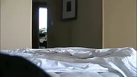 Die Blondine mit einer reife frauenpornos bemerkenswerten Figur zog sich in allen Dingen mit einem glatzköpfigen Mann auf die Couch zurück, der die leidenschaftliche Schönheit zwischen ihren schlanken Beinen sorgfältig leckte und wann immer möglich mit ihren starken Händen und Füßen brach.