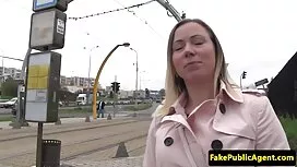Diese Szene ist deutsche geile weiber sehr heiß, mit braunen Haaren, die schön sind, wer macht Pfeffer mit einem Mund voller Leidenschaft, was ihn zu einem sehr guten Blowjob macht, weil die Männer sein dickes würziges Sperma überflutet hatten.