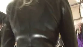 Sie macht deutsche alte geile weiber einen blowjob.