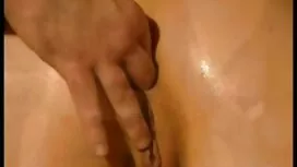 Die Schwestern begannen ihren Bruder zu ärgern, das Mädchen streichelte die Hand des Mannes an den Bauch und mochte es, wie sie sich mit einem jungen Mann benahm. Schönheit nimmt Schwanz von einem Mann, und beginnt zu masturbieren, geile reife titten Ihr Bruder. Mit ihren Lippen begann diese Schönheit für ein schönes Mädchen zu ihrem Mann zu tun. Ein glücklicher Mann für eine schöne Blondine. Die Mädchen werden verrückt mit einem leichten Blowjob, genießen Sex mit einem Mann, die Mädchen wollten Männer zum Orgasmus bringen und sanft, masturbieren mit ihren Händen, die Brüder begannen, ihre Schwester mit ihrem Penis zu ficken.