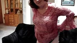 Ein Mann, der den Körper eines Mädchens mit Katzenohren bewunderte. Langsam senkte er seine Hose auf den schönen Arsch seines Geliebten, der reife frauen mit geilen titten junge Mann fing an, ihn zu fetten, sobald dieser Arsch zu den elastischen Titten eines Mädchens ging, das er nicht überspringt. Nach dem Zerkleinern, Pussy ist rosa ist immer noch gut Männer Schritt in die enge Vagina aus dem Penis dick ist und beginnt, die Schönheit in Arsch ficken mit Leidenschaft zu schlagen. Das Mädchen stöhnte und bekam Sex und Vergnügen und Mann für Sperma in der Vagina der Kuh.