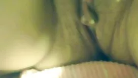 Vollbusige Freunde klettern die Wade des Autos hinauf. Während Männer sich nie mit den Impulsen von ihnen zufrieden geben, sind die Mädchen bereit, sich über das Fenster zu reife geile weiber beugen und mit Passanten zu sprechen.
