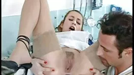 Sie kniete nieder und fing an, Männer anzuziehen. Sie kamen vor ihr. pornos mit reifen frauen gratis